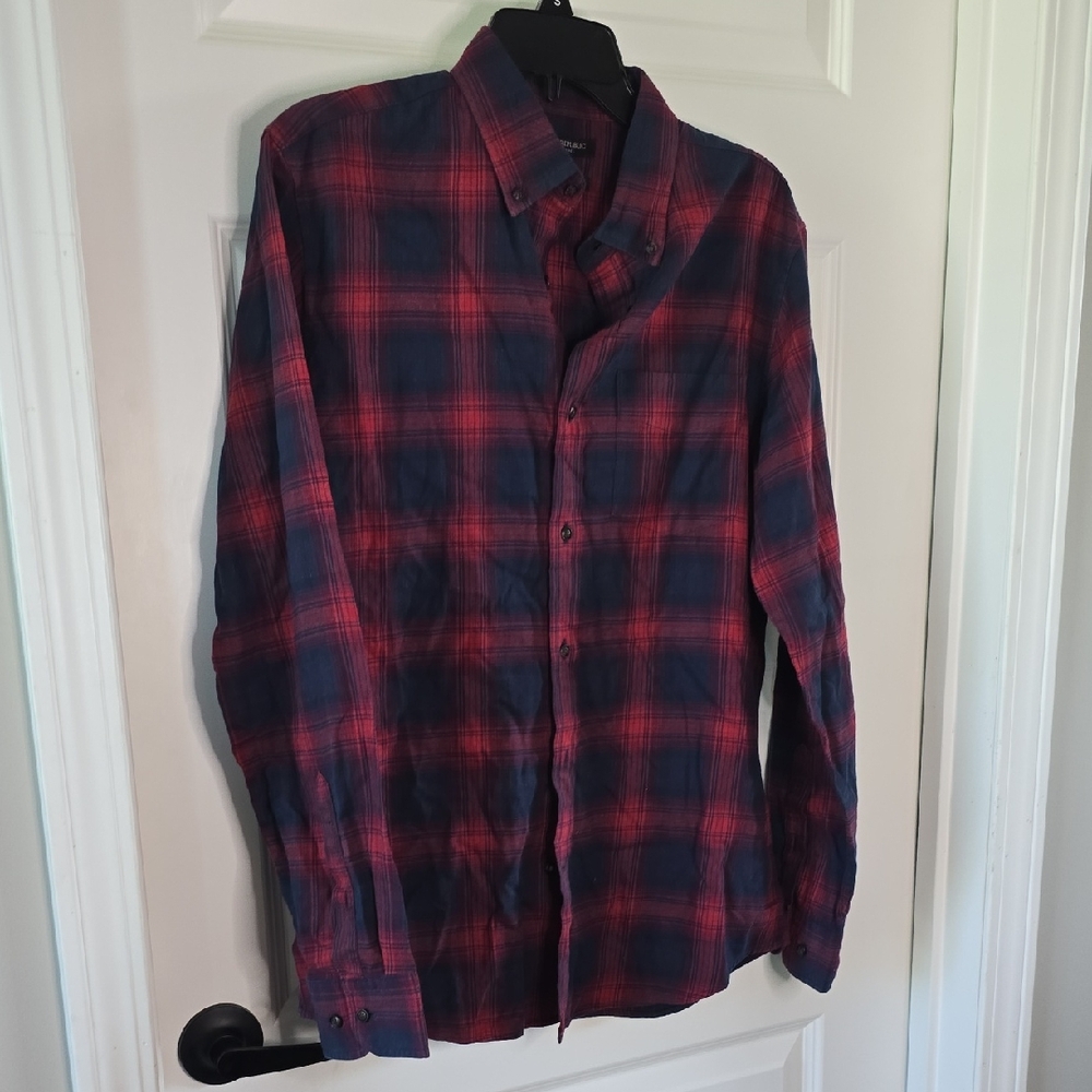 Banana Republic Red and Blue Casual Button Down Shirt
